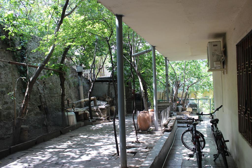 Old District Guest House Tbilisi Bagian luar foto
