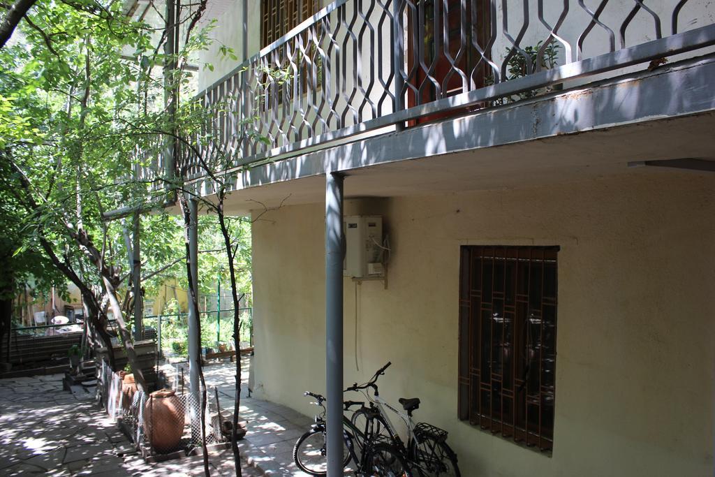 Old District Guest House Tbilisi Bagian luar foto