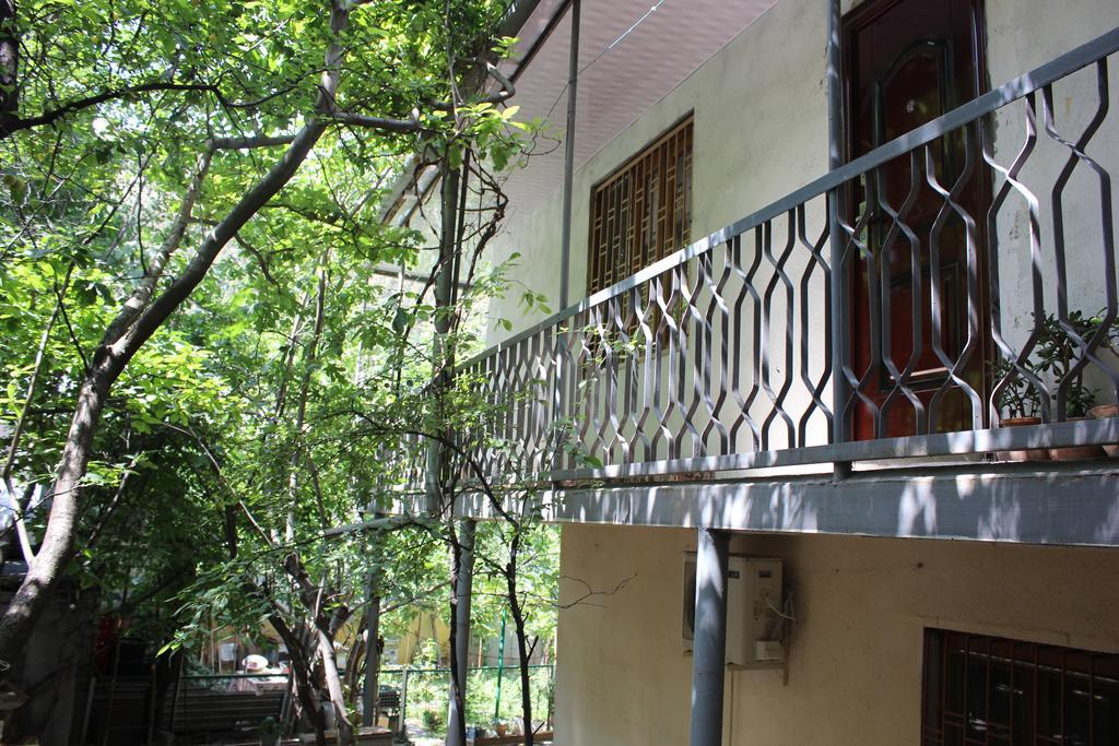 Old District Guest House Tbilisi Bagian luar foto
