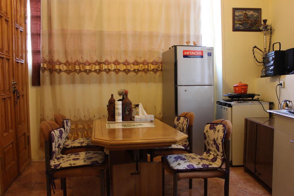 Old District Guest House Tbilisi Bagian luar foto