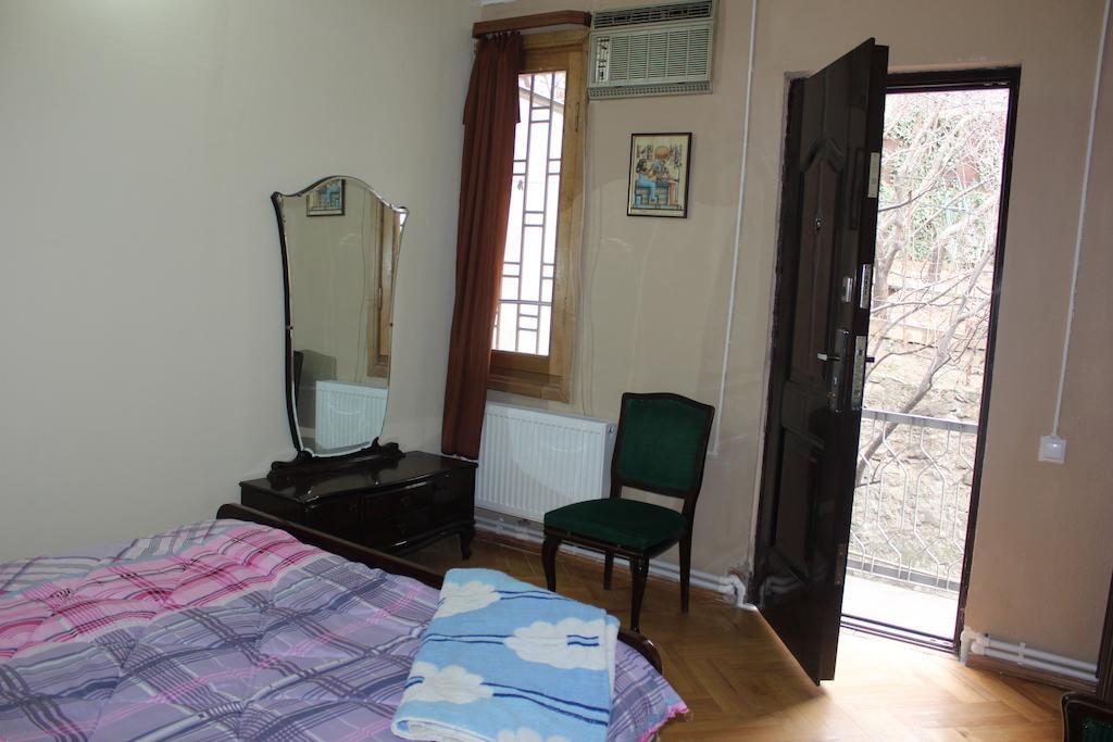 Old District Guest House Tbilisi Ruang foto