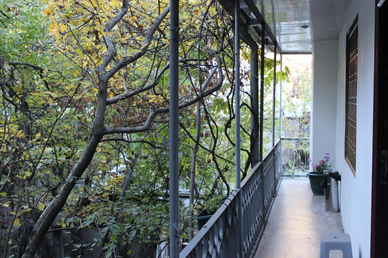 Old District Guest House Tbilisi Bagian luar foto