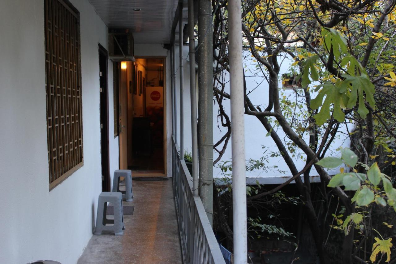 Old District Guest House Tbilisi Bagian luar foto