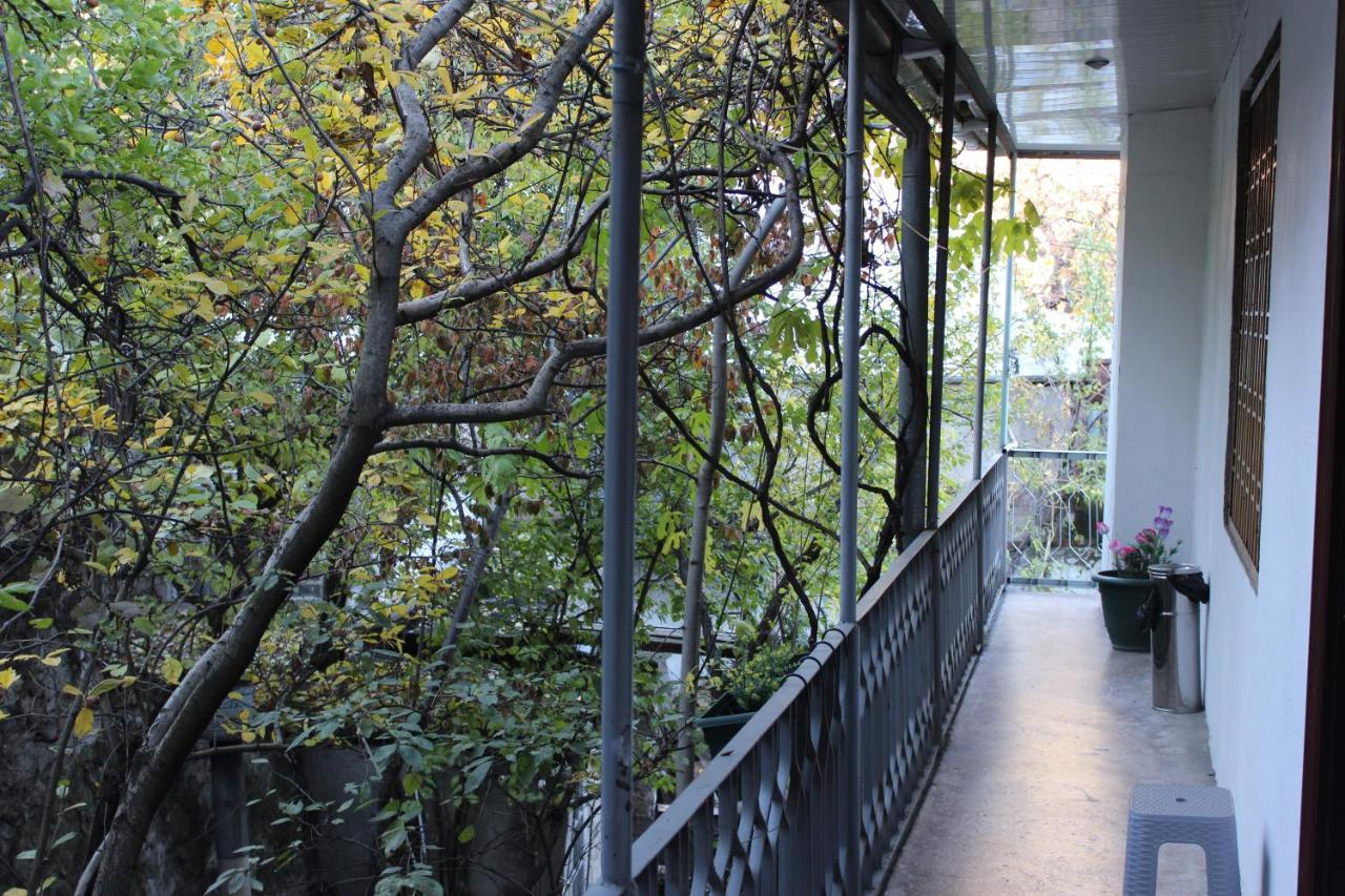 Old District Guest House Tbilisi Bagian luar foto