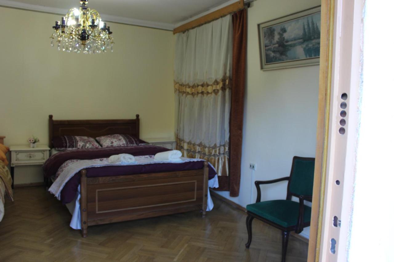Old District Guest House Tbilisi Bagian luar foto