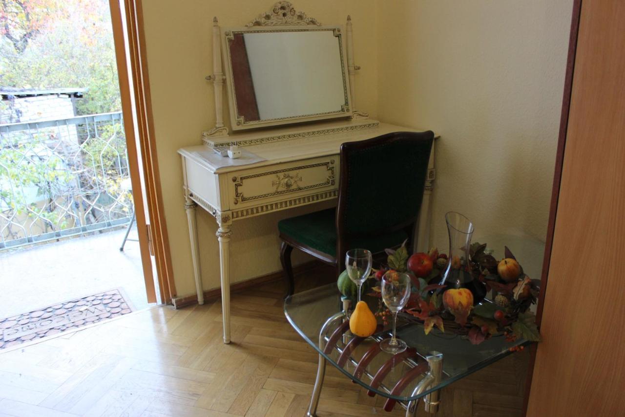 Old District Guest House Tbilisi Bagian luar foto