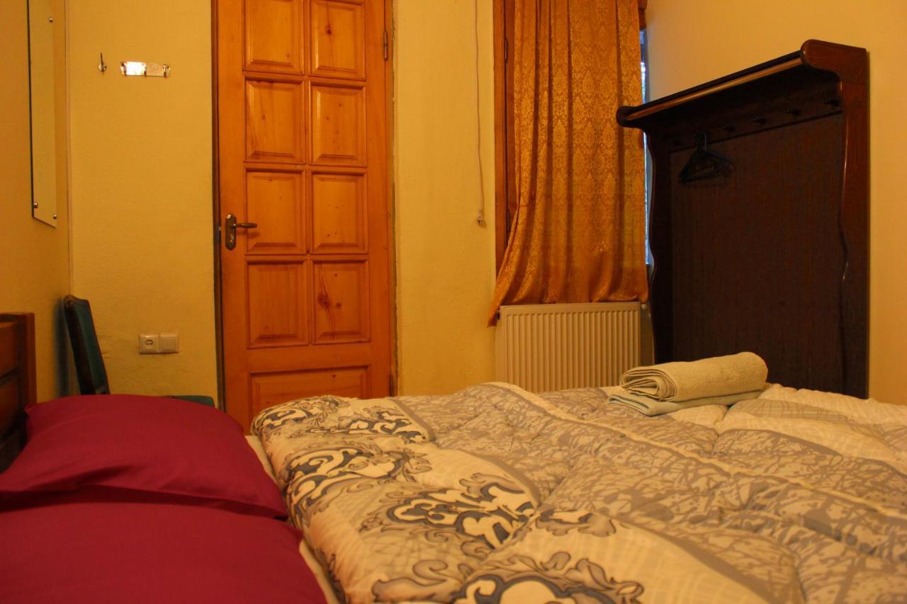 Old District Guest House Tbilisi Bagian luar foto