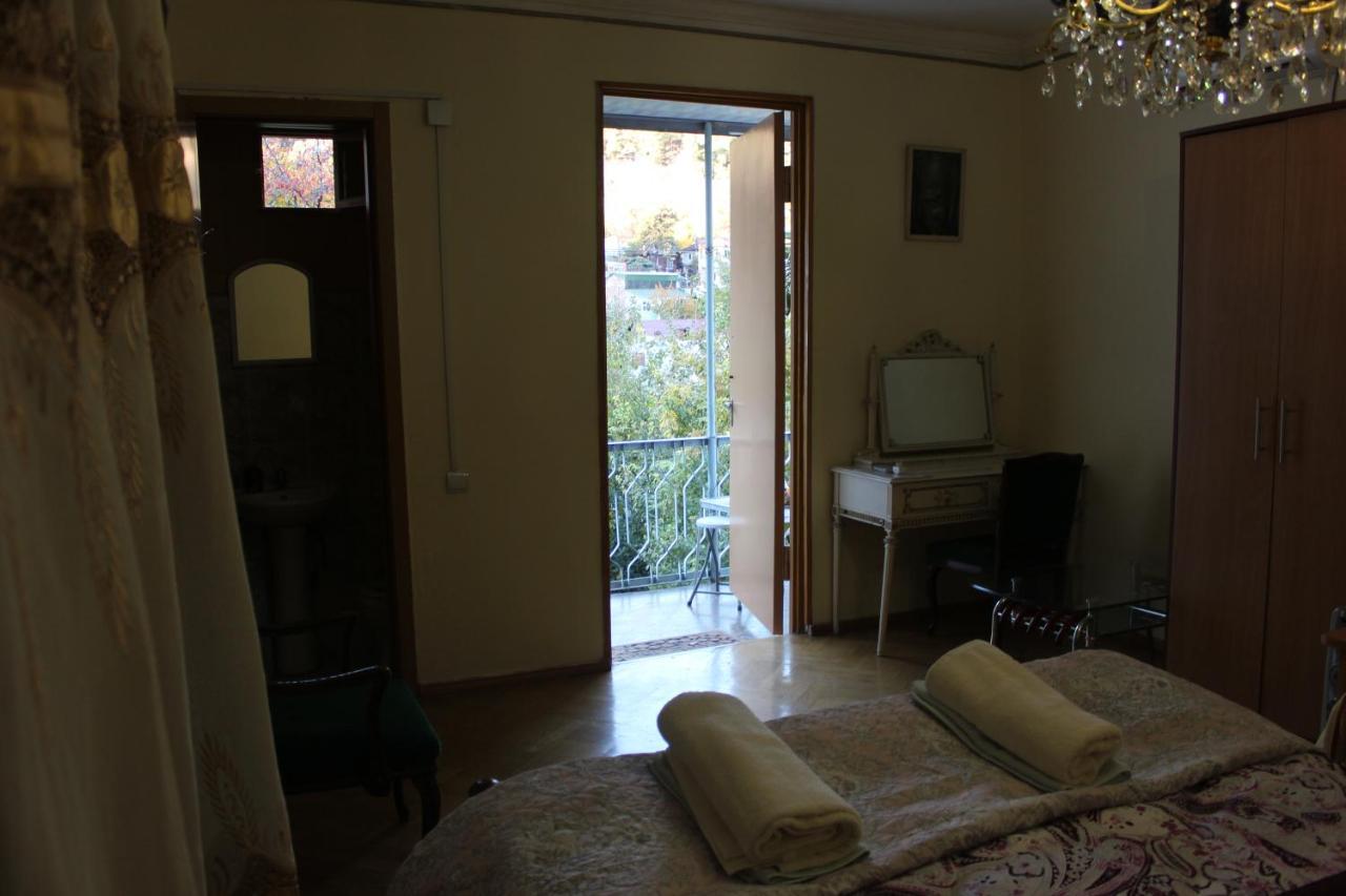 Old District Guest House Tbilisi Bagian luar foto